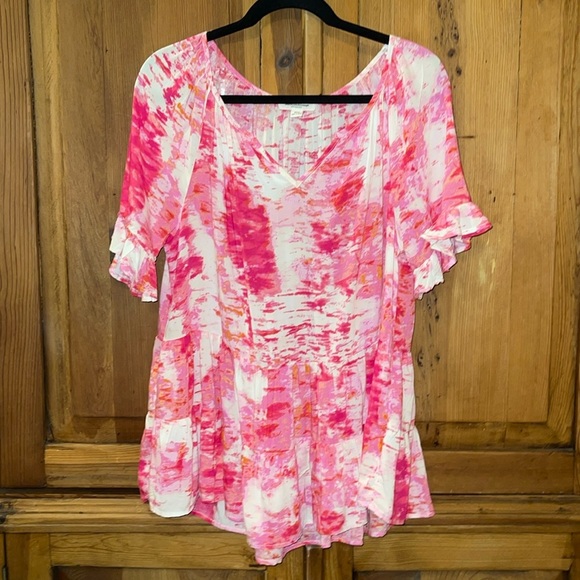 beachlunchlounge Tops - EUC BeachLunchLounge Pink & White Short Sleeve Popover V-Neck Blouse Sz. MD